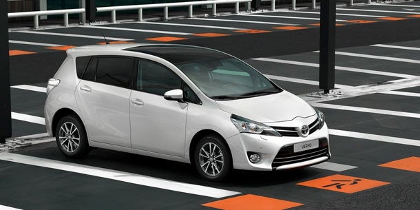 Toyota Auris Kombi und Verso Facelift