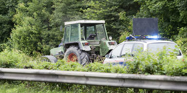 Traktor auf A12 durch Schüsse gestoppt