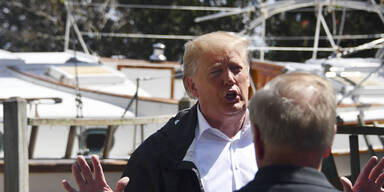 Trump besucht Flutopfer - und erntet Mega-Shitstorm