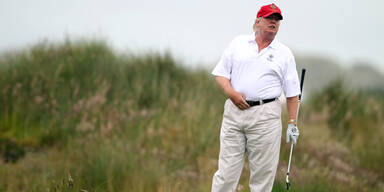 Donald Trump betrügt beim Golf