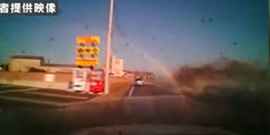 Mit dem Auto durch den Tsunami - Video