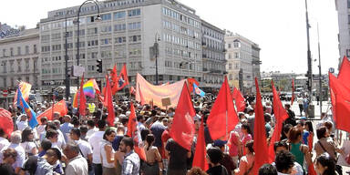 Anti-Erdogan-Demo zieht über Ring