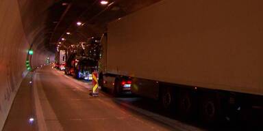 Eine Fahrspur in jede Fahrtrichtung auf der Autobahn: Chaos ist vorprogrammiert.