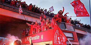 Twente-Fans legen Autobahn lahm
