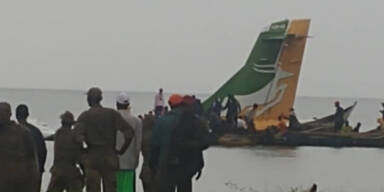 Passagierflugzeug stürzt in den Victoriasee