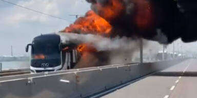 Bus in Flammen: Brücke nach Venedig gesperrt