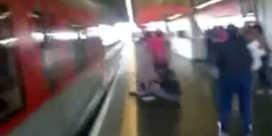 Wegen Handy fast von U-Bahn überfahren