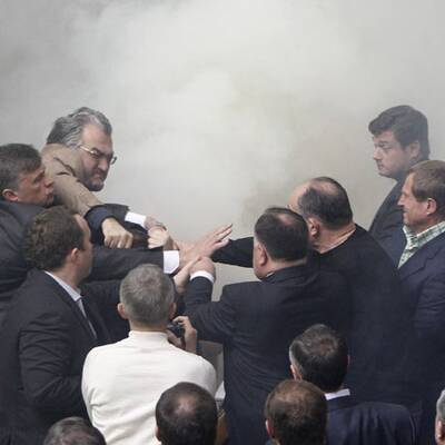 Ukraine: Rauchbomben im Parlament