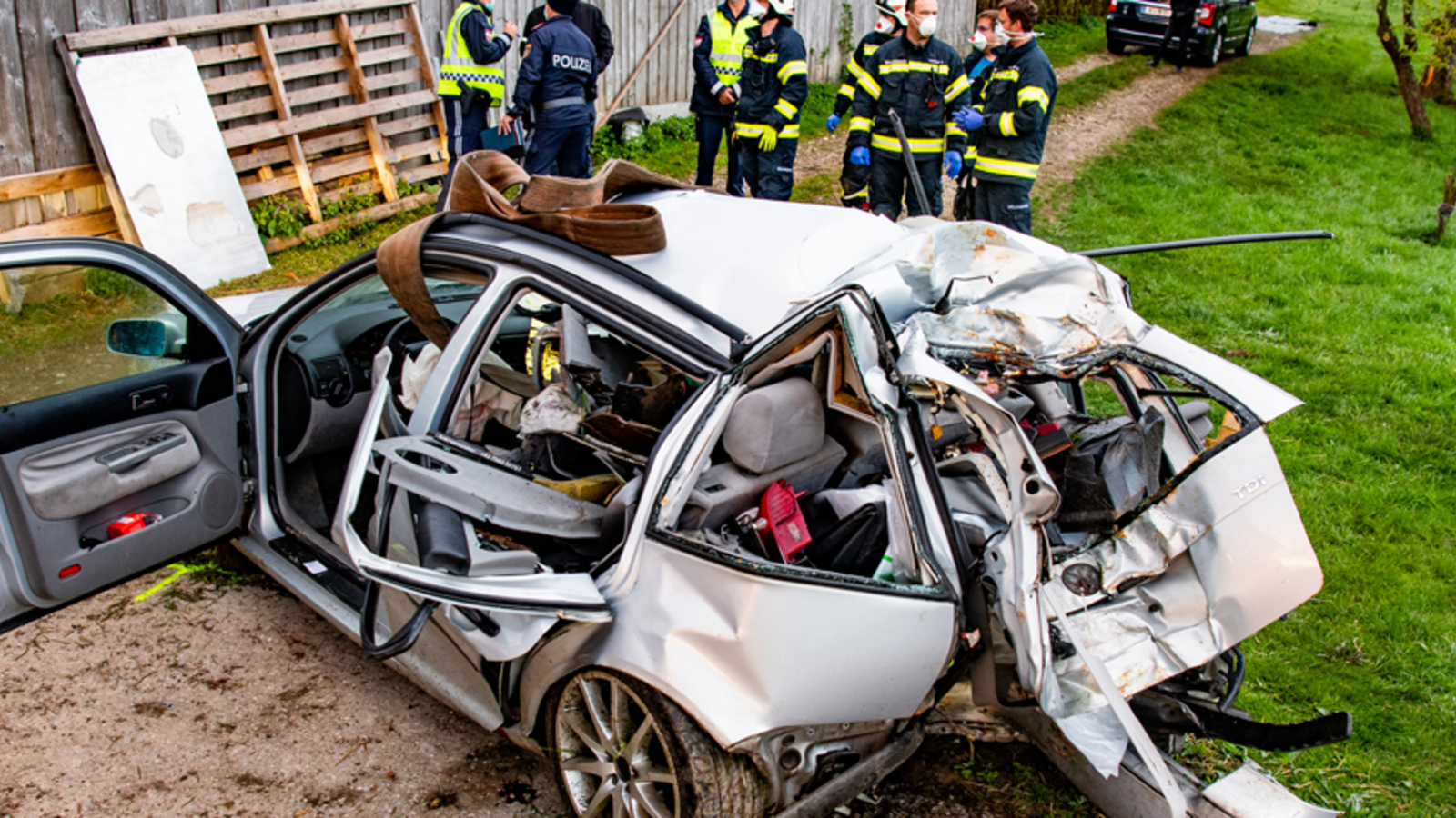 Zwei Jugendliche Sterben Bei Horror-Crash - Oe24.at