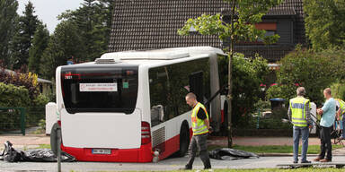 Feuerwehr rammt Bus: 2 Tote
