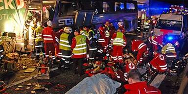 6 Tote - weil der Busfahrer eindöste