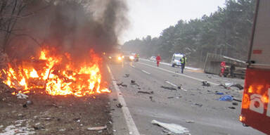 Autofahrer bei Unfall auf B17 verbrannt
