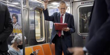Kopie von Bundespräsident Alexander Van der Bellen in der New Yorker Metro.