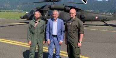 Klima-Wirbel: VdB flog mit Black Hawk zur Airpower