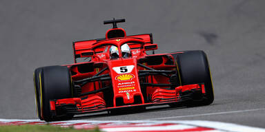 Pole für Vettel, Hamilton fährt hinterher