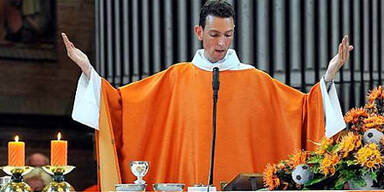 Pfarrer nach Oranje-Messe suspendiert