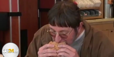 Mann isst seinen 25.000-sten  Big Mac