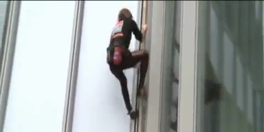 "Spiderman" auf höchstem Gebäude