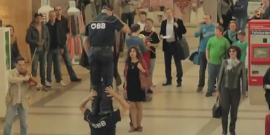 Flashmob verwandelt Westbahnhof in Oper