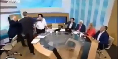 Prügel-Attacke im griechischen TV