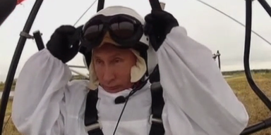 Putin fliegt mit den Kranichen