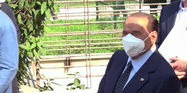 Berlusconi mit Maske