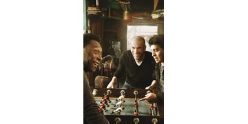 Pelé - Zinedine Zidane - Diego Maradona  Louis vuitton, Soccer training  program, Annie leibovitz