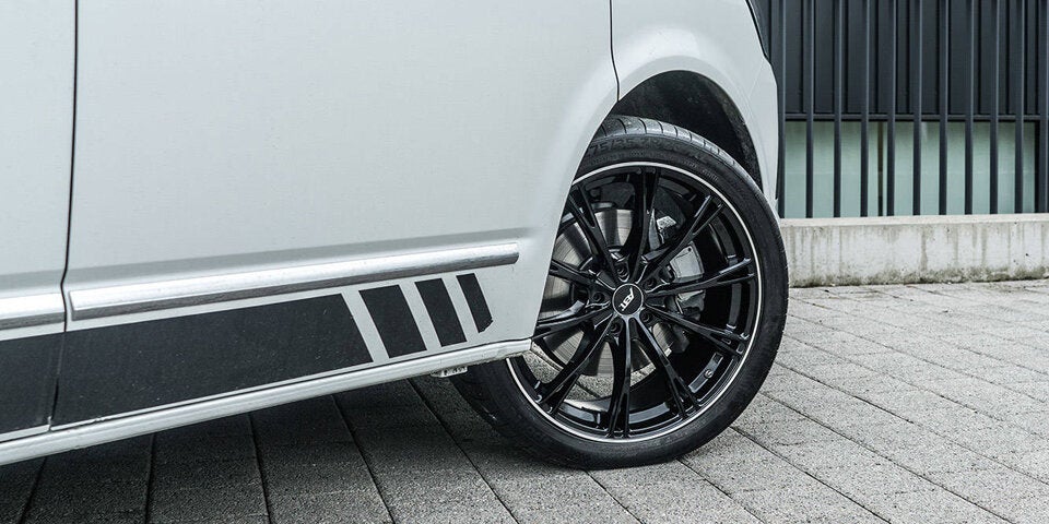 VW T6 mit 240 PS, scharfer Optik & 20-Zöllern