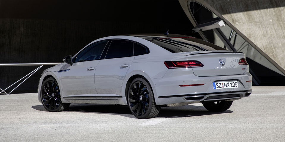 VW greift mit dem Arteon Black Style an