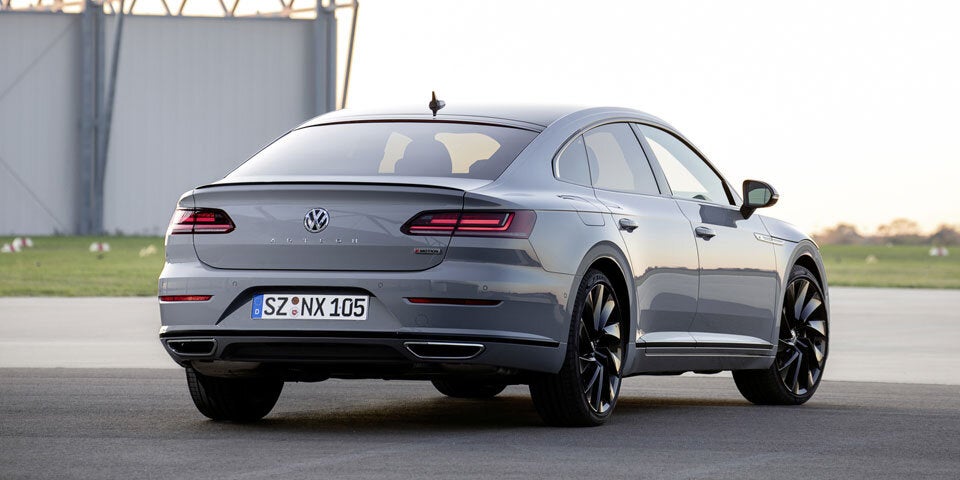 VW greift mit dem Arteon Black Style an