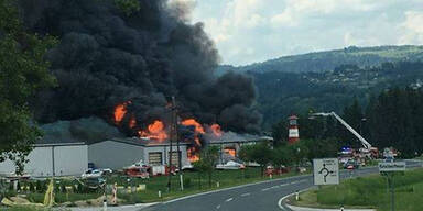 Feuer-Alarm in Kärnten: Werft in Flammen
