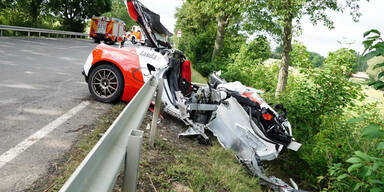 Beifahrer (32) stirbt bei Unfall mit "Lauda"-Renn-Alfa