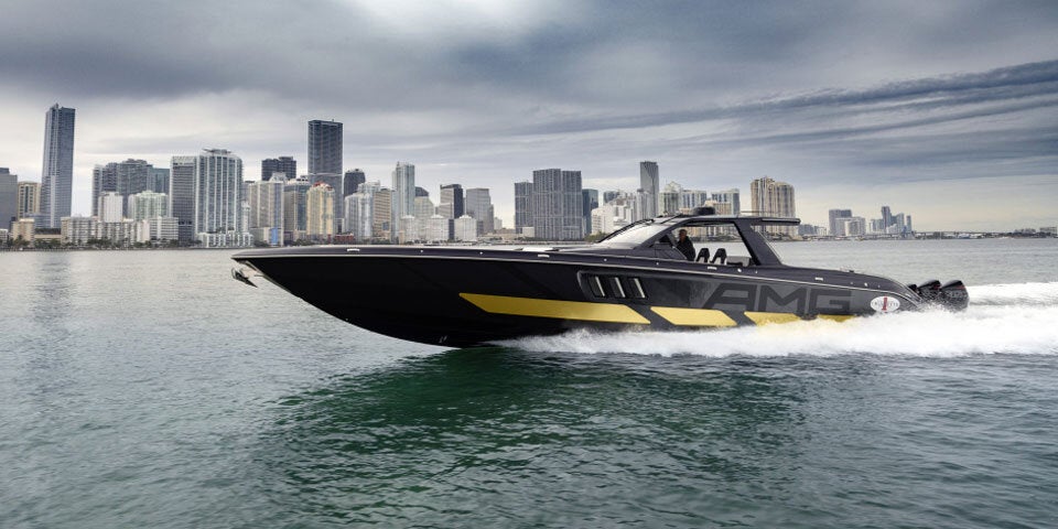 Mercedes G-Klasse mit passender Yacht