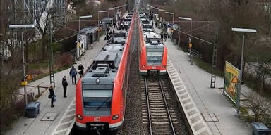 Tragischer Unfall: 2 Männer von Zug-Sog erfasst
