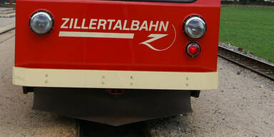 Lkw von Zillertalbahn erfasst
