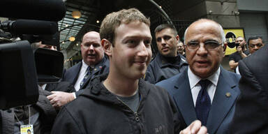 Zuckerberg: Im Pulli  zu zehn Milliarden