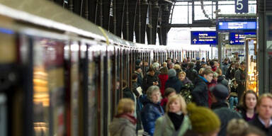 Stromausfall: Tausende sitzen in S-Bahn fest