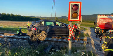 Horror-Crash in Niederösterreich: Zug erfasste Pkw