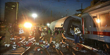 Zug-Crash: Eurocity-Waggons entgleist 