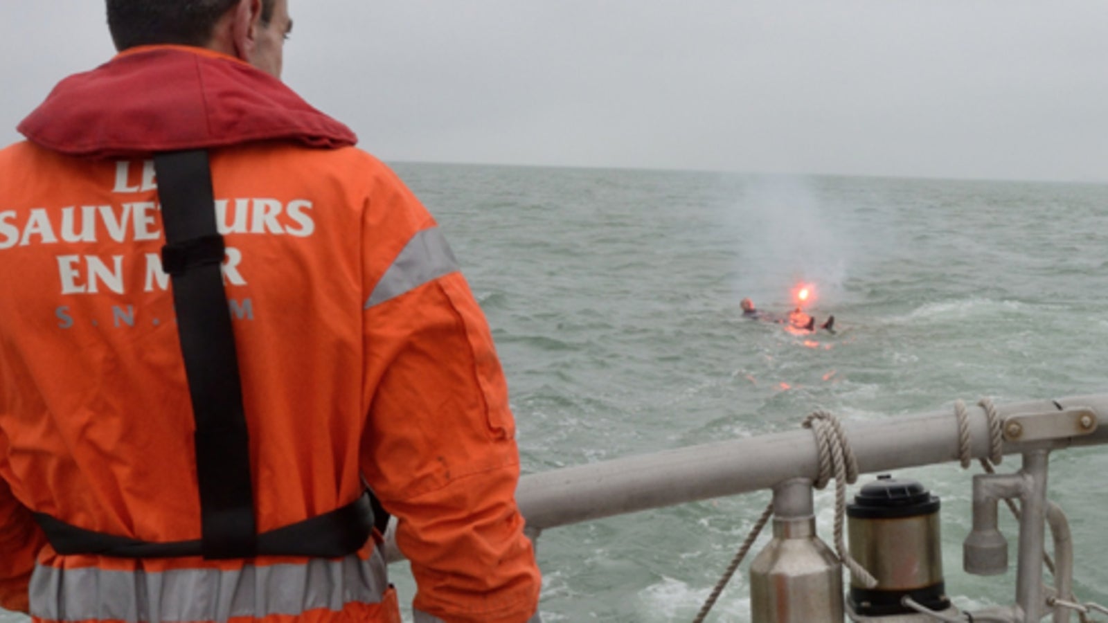 Mehr als 70 Flüchtlinge im Ärmelkanal aufgegriffen oe24.at